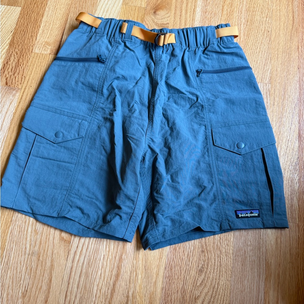 Patagonia Men's Slate Cargo Shorts with Tan Belt